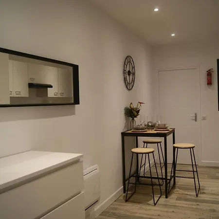 Le Reconfort Chic Apartment *